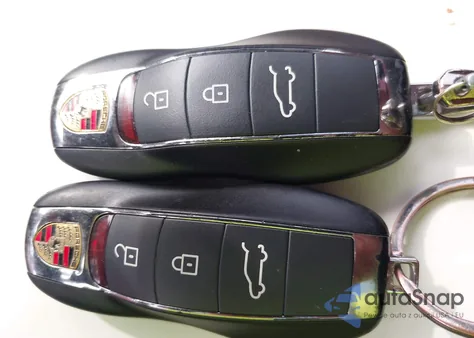 2017 Porsche Macan Turbo W/Performance Package from USA, damaged, VIN WP1AF2A51HLB62012